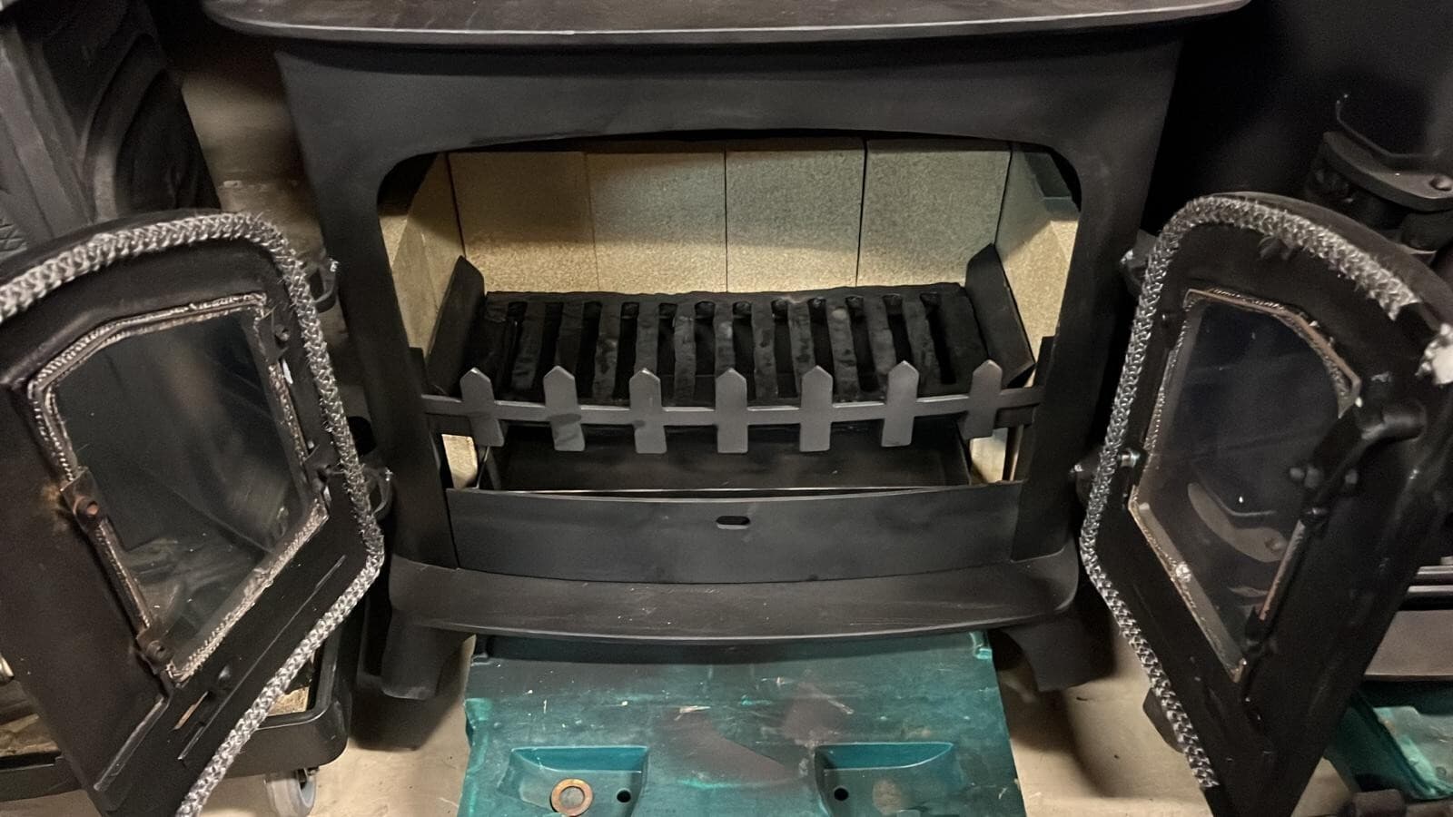Yeoman Devon Stove 9Kw, Multifuel, (log,wood+burner), DEFRA ๐๐ Delivery โ view 4