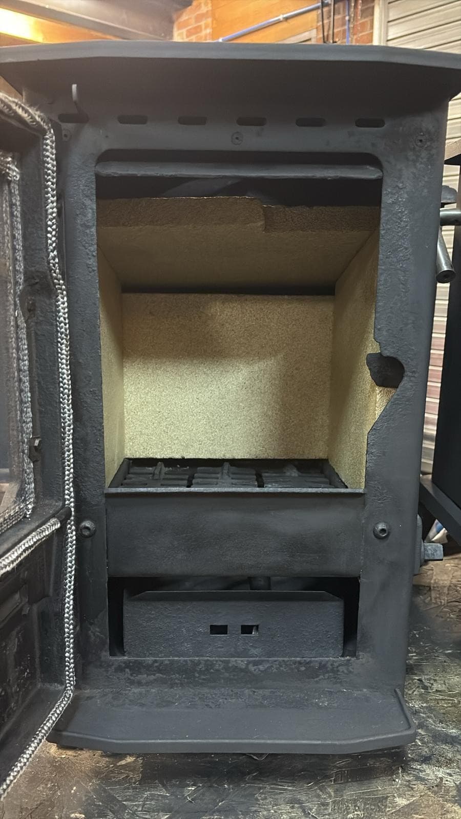 Dunsley Highlander 3 Stove 4kw, , MULTIFUEL, (log,wood+burner), DEFRA, 🚚 — view 3