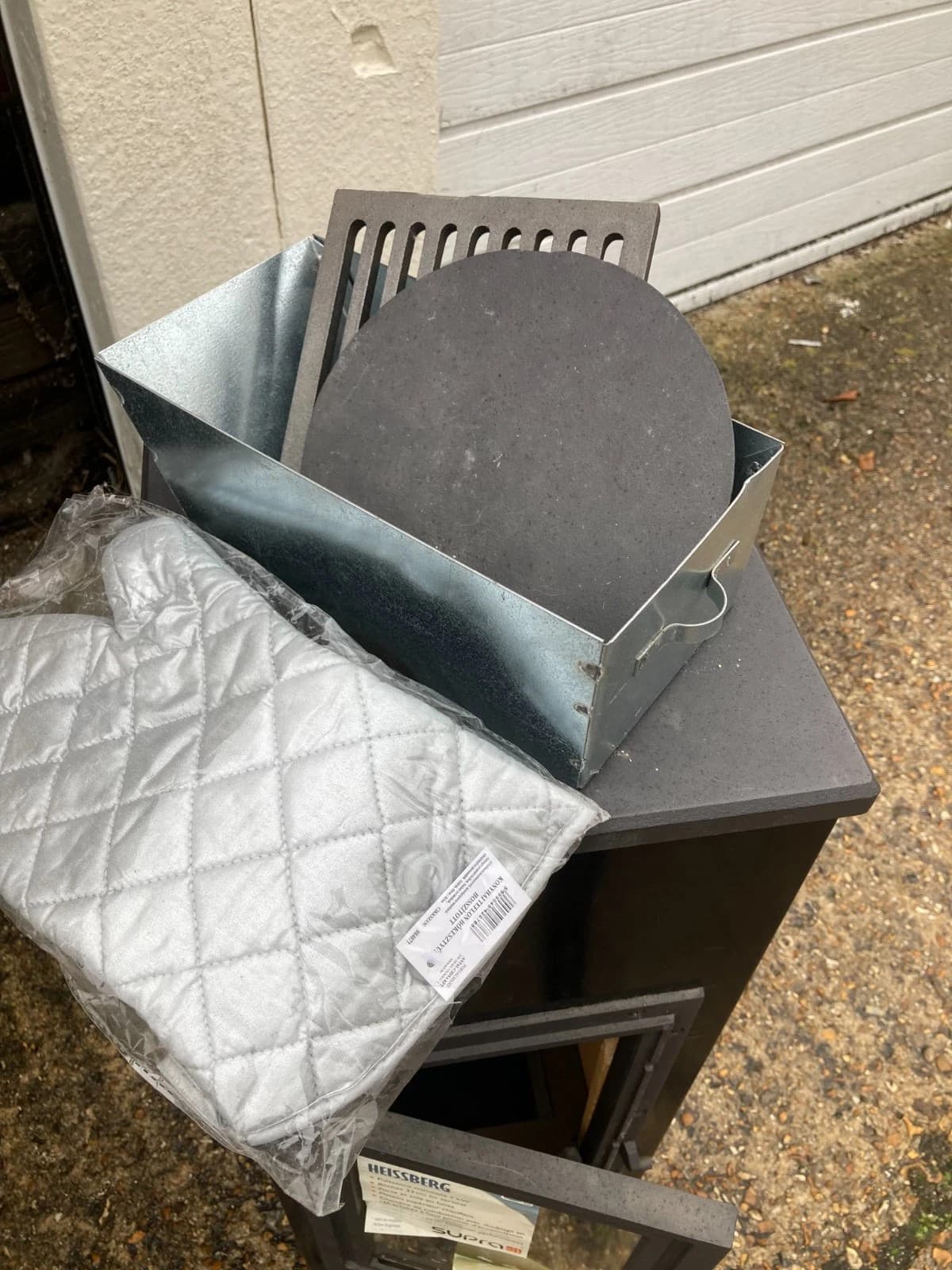 HEISSBERG SUPRA LOG BURNING STOVE 7KW NEW AND UNUSED — view 3