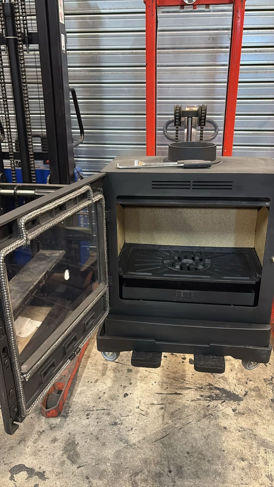 YEOMAN CL8 Stove, 8-10KW, Multifuel, (log,wood+burner), DEFRA ๐๐ Delivery โ view 2