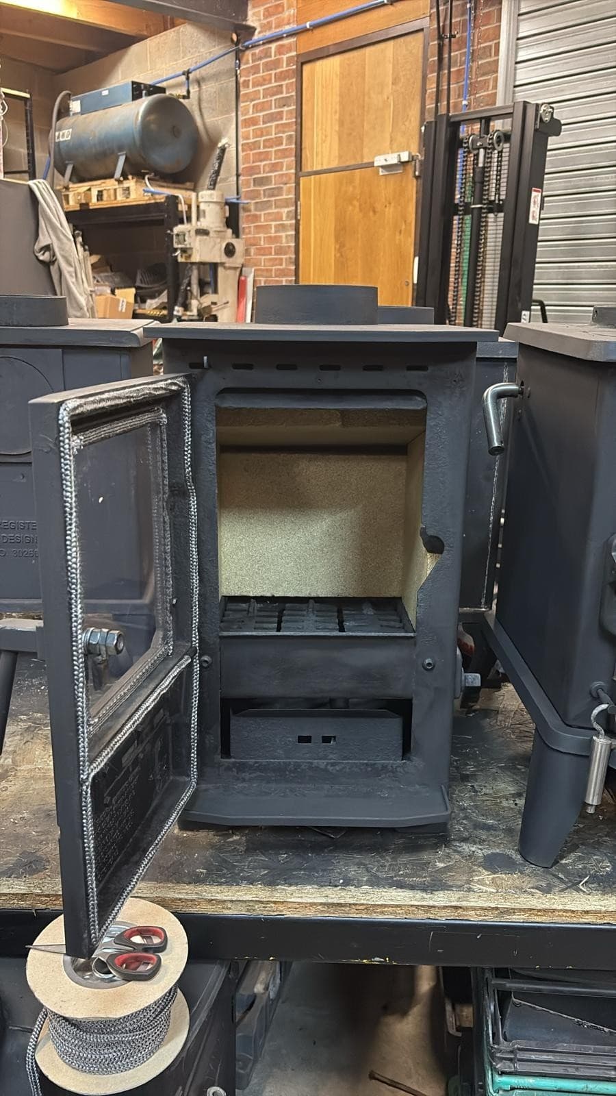Dunsley Highlander 3 Stove 4kw, , MULTIFUEL, (log,wood+burner), DEFRA, 🚚 — view 2