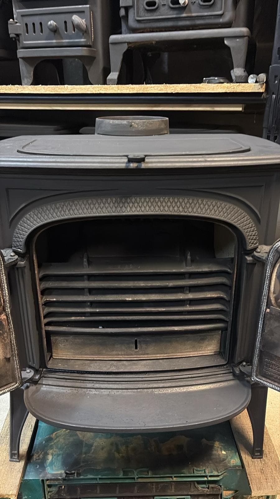 Vermont Castings intrepid Stove, MULTIFUEL, COA(log,wood+burner), DEFRA ๐ ๐๐ โ view 3