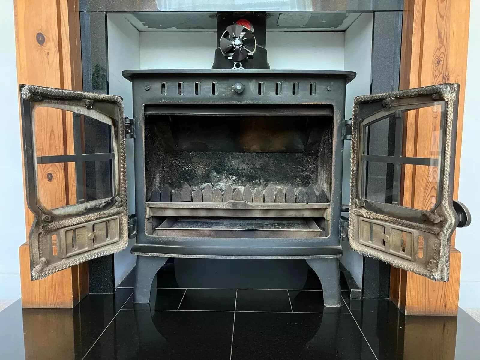 Hunter Herald 8 Stove 8kw, MULTIFUEL, (log,wood+burner), DEFRA, eco stoveπππ β view 2
