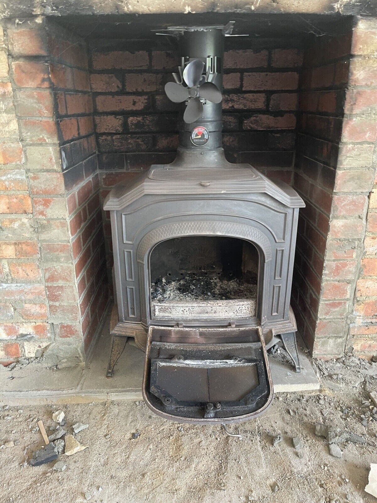 Vermont Castings Intrepid 1 Solid fuel / Wood Stove (log,wood+burner), DEFRA 🚚 — view 2