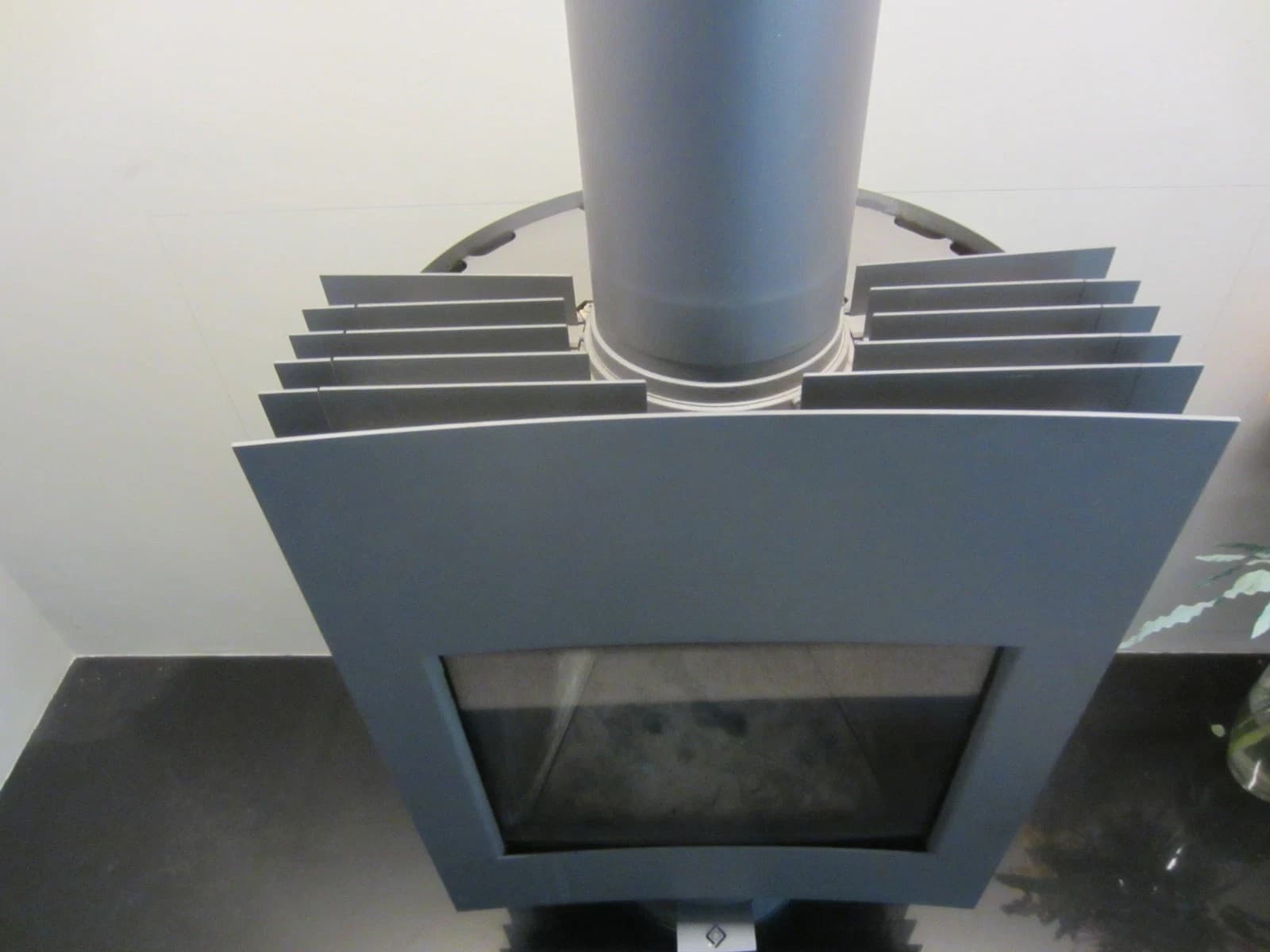 Harrie Leenders SIGNA, Log Burner, woodburning stove (log,wood+burner)๐ defra โ view 2