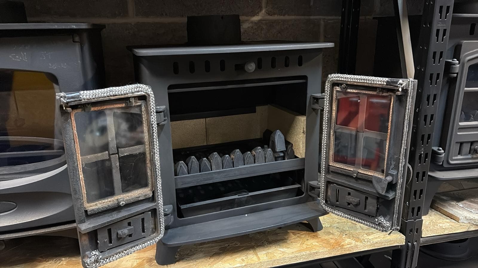 Hunter Herald 4 5kw Stove, MULTIFUEL, (log,wood+burner), DEFRA, eco stove🚚🚚🚚 — view 2